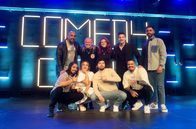 Comedy Clash – SÃœDWESTRUNDFUNK â€žComedy Clash" startet mit Highlight in die zweite JahreshÃ¤lfte Erstklassige Gags von hochkarÃ¤tigen KÃ¼nstler:innen â€“ â€žComedy Clashâ€œ, die erste Stand-Up-Comedyshow fÃ¼r die ARD Mediathek, startet mit einem Highlight in die zweite JahreshÃ¤lfte. Nach der Sommerpause ist ab dem 9. September ein Promispecial in der ARD Mediathek zu sehen. Mit dabei sind Enissa Amani, Markus Krebs, Tahnee, Abdelkarim, Khalid Bounouar und Alain Frei. Von links oben nach rechts unten: Abdelkarim, Markus Krebs, Tahnee, Alain Frei, Khalid Bounouar, Salim Samatou, Enissa Amani, Marvin Endres, EmmVee Â