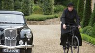 Father Brown – Father Brown (Mark Williams) eilt zum Tatort.