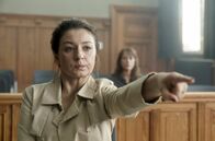 Polizeiruf 110 – Dorota (Iza Kala) sagt aus, dass sie gesehen hat wie Rene Tamm (Stephan Kampwirth) Sarah (Mareike Sedl) überfahren hat.