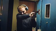 Unit 42 – Samuel Leroy (Patrick Ridremont) beim Schießtraining.
