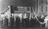 Das war die DDR – Massenkundgebung zur Gründung der DDR in Ostberlin am 11. Oktober 1949.