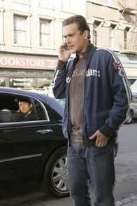How I Met Your Mother – Marshall (Jason Segel, r.) ist hin- und hergerissen: Er hat gleich zwei Jobangebote bekommen ...