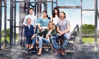 The Mick – (2. Staffel) - Auf (v.l.n.r.) Ben (Jack Stanton), Chip (Thomas Barbusca), Alba (Carla Jimenez), Mickey (Kaitlin Olson), Sabrina (Sofia Black-D'Elia) und Jimmy (Scott MacArthur) kommen einige Schwierigkeiten zu ...