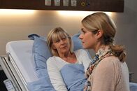 Sturm der Liebe – Charlotte (Mona Seefried, l.); Marlene (Lucy Scherer, r.)