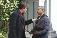 Castle – Castle (Nathan Fillion, l.) hat mal wieder einen guten Rat für Javier Esposito (Jon Huertas, r.) ...