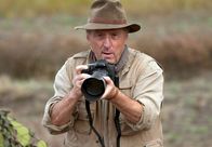 Harry nervt – Harry (Günther Maria Halmer) hat seinen Traum verwirklicht. Der erfolgreiche Tierfotograf durchstreift Dschungel und Savannen – doch um seine Gesundheit steht es nicht zum Besten.