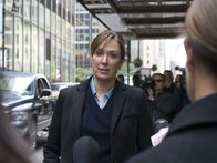 Homeland – Die angehende Präsidentin Elizabeth Keane (Elizabeth Marvel) ist derweil immer frustrierter, dass sie handlungsunfähig ist, und versucht alles, um dies ändern ...