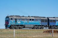 Mit dem Zug ... – Güterzug in der mongolischen Steppe.