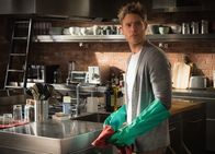 Limitless – Sucht heimlich nach einem alternativen Heilmittel für NZT, während er mit Rebecca den Erfindern von NZT auf der Spur ist: Brian (Jake McDorman) ...