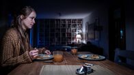 Im Abgrund – Claudia Garschke (Odine Johne) bangt um das Leben ihres entführten Sohnes.