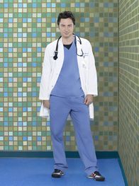 Scrubs - Die Anfänger – (9. Staffel) - Kehrt zurück an das Sacred Heart Hospital, dieses allerdings unter neuen Namen "New Sacred Heart" inzwischen am Campus der Universität von Michigan neu aufgebaut wurde: J.D. (Zach Braff) ...