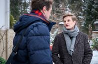 Sturm der Liebe – Henry (Patrick Dollmann, l.) macht Ragnar (Jeroen Engelsman, r.) unmissverständlich klar, dass er nichts von seinen Lügen hält.