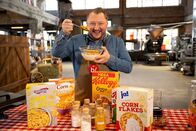 besseresser - Sebastian Lege deckt auf – Sebastian Lege deckt die weltweiten Tricks der Lebensmittelindustrie auf: Kellogg's, Cola und Co. - Was steckt drin, was steckt dahinter und was verursachen die industriell hergestellten Lebensmittel weltweit?