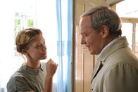 Die Heimkehr – Katharina Entriß (Heike Makatsch), die so zurückhaltend ist und von der Stadt geschnitten wird, interessiert August Staudenmeyer (August Zirner). Er muss allerdings feststellen, dass der Besuch bei Katharina nicht unbedingt willkommen ist.
