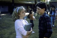 Karate Kid – Liebe auf den ersten Blick: Daniel (Ralph Macchio, r.) lernt die hübsche Ali (Elisabeth Shue, l.) kennen ...