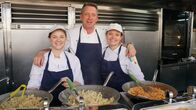 Verrückt nach Meer – Das Event "Alles Pasta" mit Sous-Chefin Steffi Gehrlein (links), Küchenpraktikantin Laura Bauer und Küchenchef Jörg Schwab an Bord der "Prinzessin" im Bereich "Schöne Aussicht" auf Deck 11.
