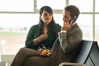 Check Check – Samira Karahanci (Sara Fazilat, l.); Vincent (Dominik Maringer, r.)