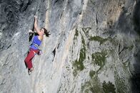 Bergwelten – Barbara Zangerl am Weg auf die 4te Kirchlispitze über die Route "Unendliche Geschichte 8b+".