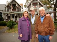Das Traumschiff – Heide Keller und Siegfried Rauch (l.) zu Gast bei Larry Hagman (m.) in der "Traumschiff"-Folge "Indian Summer" Honorarfrei - nur fźr diese Sendung bei Nennung ZDF und Dirk Bartling