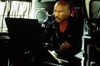 Mission: Impossible 2 – Vor dem Computerexperten Luther Stickell (Ving Rhames) ist kein Netz der Welt sicher ...