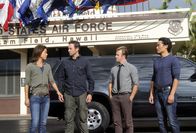 Hawaii Five-0 – Ein neuer Fall wartet auf Steve (Alex O'Loughlin, 2.v.l.), Danny (Scott Caan, 2.v.r.), Chin (Daniel Dae Kim, r.) und Kono (Grace Park, l.) ...