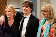 Modern Family – v.li.: Julie Bowen (Claire Dunphy), Matt Dillon (Robbie Sullivan), Shelley Long (DeDe Pritchett).