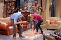 The Big Bang Theory – (v.li.) Jim Parsons (Sheldon Cooper), Kaley Cuoco (Penny), Johnny Galecki (Leonard Hofstadter), Mayim Bialik (Amy).