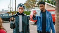 Navy CIS: L.A. – Special Agent Fatima Namazi (Medalion Rahimi, l.); Devin Roundtree (Caleb Castille, r.)