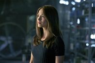 Beauty and the Beast – Bittet Vincent um Hilfe beim Entschlüsseln von medizinischen Unterlagen, die sie im Besitz ihrer Mutter fand: Cat (Kristin Kreuk) ...