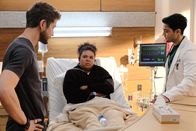 Atlanta Medical – Atlanta Medical Staffel 2 Folge 11 Sie reden ihr gut zu: Matt Czuchry als Conrad Hawkins, Melissa DuPrey als Marisol Garcia, Manish Dayal als Devon Pravesh. Copyright: SRF/Twentieth Century Fox Film Corporation