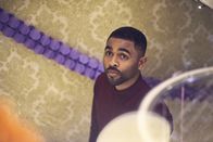 Pure – Joe (Anthony Welsh) ist auch auf der Geburtstagsparty von Amber eingeladen. Auf ihn wartet eine Überraschung.