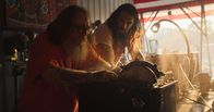 On the Roam with Jason Momoa – Jason (r.) watched Richard Baggett make a knife