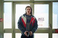 Der Code des Killers – Ian Whenby (Adam Nagaitis) geht unter falscher Identität zum DNA-Test ...