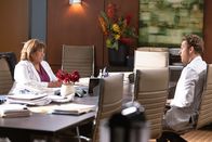 Grey's Anatomy – Dr. Miranda Bailey (Chandra Wilson, l.); Dr. Nick Marsh (Scott Speedman, r.)