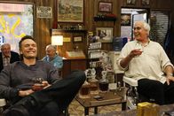 Community – Jeff Winger (Joel McHale, l.); Pierce Hawthorne (Chevy Chase, r.)