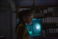 Der Schwarm – Die Astrophysikerin Samantha Crowe (Sharon Duncan-Brewster) ist an Bord der "Thorvaldson" auf dem Weg in die Antarktis.
