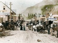Damals in Amerika – Broadway, Skagway, Alaska, May 20, 1898