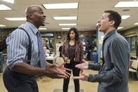 Brooklyn Nine-Nine – (v.l.n.r.) Terry Jeffords (Terry Crews); Rosa Diaz (Stephanie Beatriz); Jake Peralta (Andy Samberg)