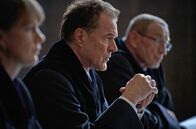 Euer Ehren – Richter Michael Jacobi (Sebastian Koch, m.) verhandelt spektakuläre Fälle.