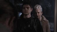 American Horror Story – Austin Sommers (Evan Peters, l.); Belle Noir (Frances Conroy, r.)
