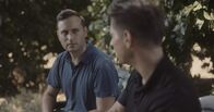 Die Virus-Jäger – Chris Golden and James Longman speak with a Syrian refugee about his experience fleeing the conflict in Syria to settle in Turkey. (National Geographic/Daniel Hollis)