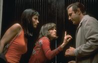 Scream 3 – (v.l.n.r.) Gale Weathers (Courteney Cox); Jennifer Jolie (Parker Posey); Dewey Riley (David Arquette)