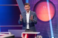 Meister des Alltags – Moderator Florian Weber freut sich auf gewitzte Kandidaten, kniffelige Fragen und überraschende Antworten beim Wissensquiz "Meister des Alltags". Den Gewinn spendet "Meister des Alltags" einem guten Zweck.