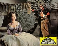 Die Pyramide des Sonnengottes – 1. Die schöne Rosita (Alessandra Panaro) ist in der Gewalt des Banditen Verdoja (Rik Battaglia), der nach dem sagenumwobenen Schatz der Azteken sucht.