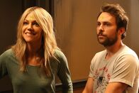 It's Always Sunny in Philadelphia – Dee Reynolds (Kaitlin Olson, l.); Charlie Kelly (Charlie Day, r.)