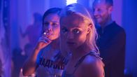 Axolotl Overkill – Mifti (Jasna Fritzi Bauer) und Ophelia (Mavie Hörbiger)
