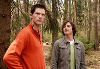 Sturm der Liebe – 10 Uhr im Ersten. Philipp (Nils Brunkhorst, r.) stellt sich Simon (René Oltmanns, l.) bedrohlich in den Weg.