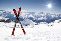 Ski alpin: Weltcup – Pair of cross skis in snow