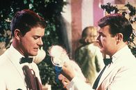 Bezaubernde Jeannie – (v.li.) Larry Hagman (Anthony "Tony" Nelson), Bill Daily (Roger Healey).
