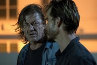 The Oath – Tom Hammond (Sean Bean, l.) und Steve Hammond (Ryan Kwanten, r.)